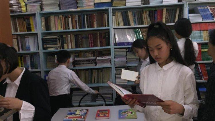 "Оқуға құштар мектеп" аясындағы әдеби оқулықтарды талқылау кеші