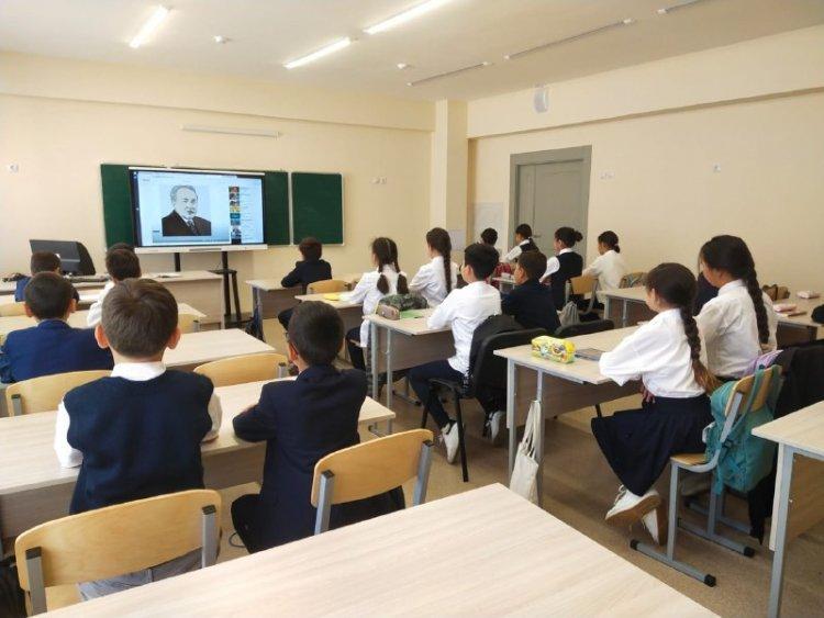 М.Әуезов атамыздың 125 жылдығына арналған сынып сағаттары